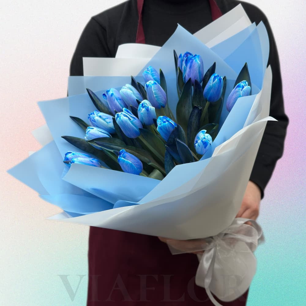 Купить букет из 19 синих тюльпанов | VIAFLOR
